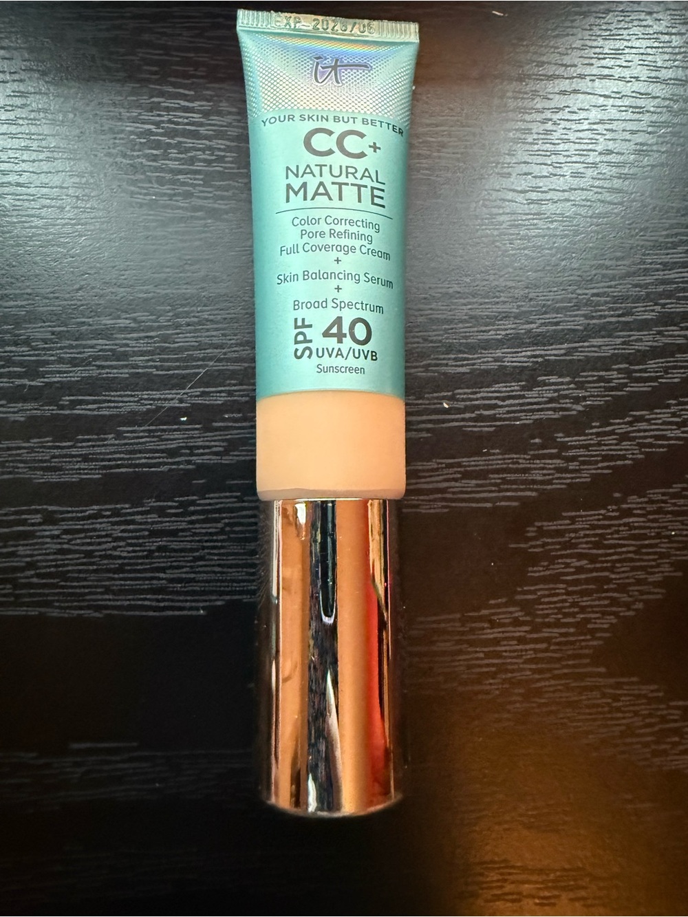 it cosmetics CC+ Natural Matte Color Correcting Cream - Beige and Teal Tube